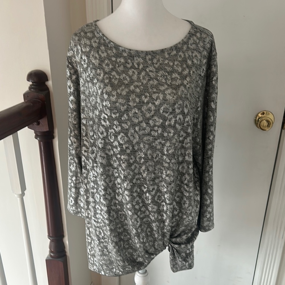 Ruby Rd. Silver Gray Animal Print Long Sleeve Tunic